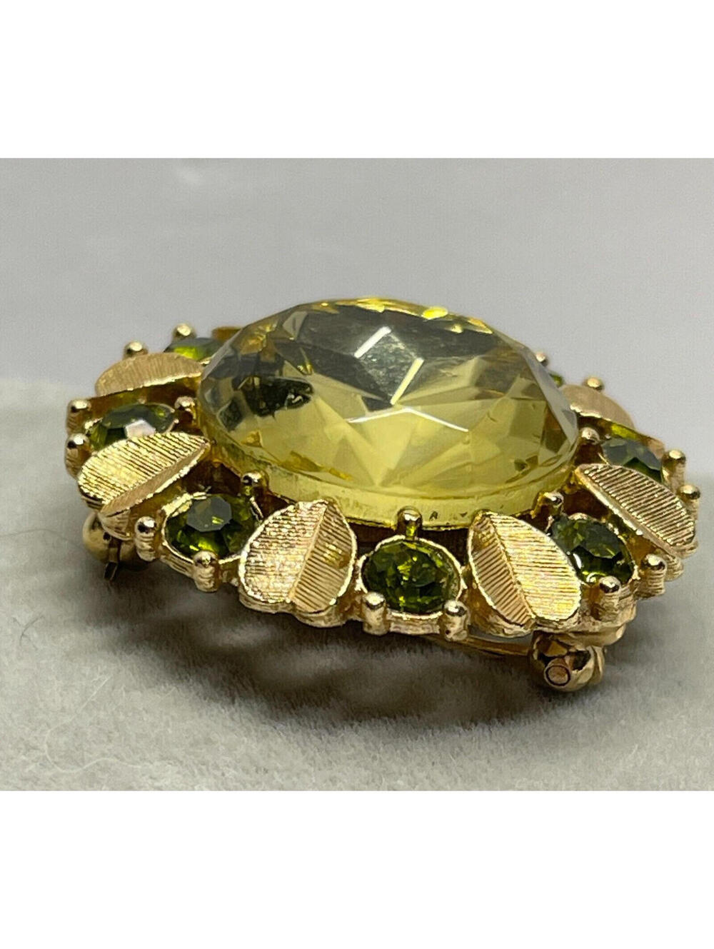Avon Yellow & Emerald Green Stones Gold Tone Hearts Rhinestones Vintage 1.25" - Picture 7 of 7